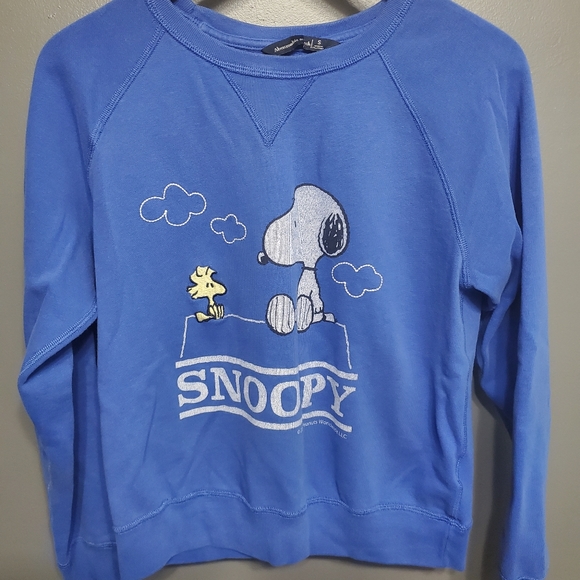 Abercrombie & Fitch Tops - Abercrombie & Fitch Snoopy Sweatshirt